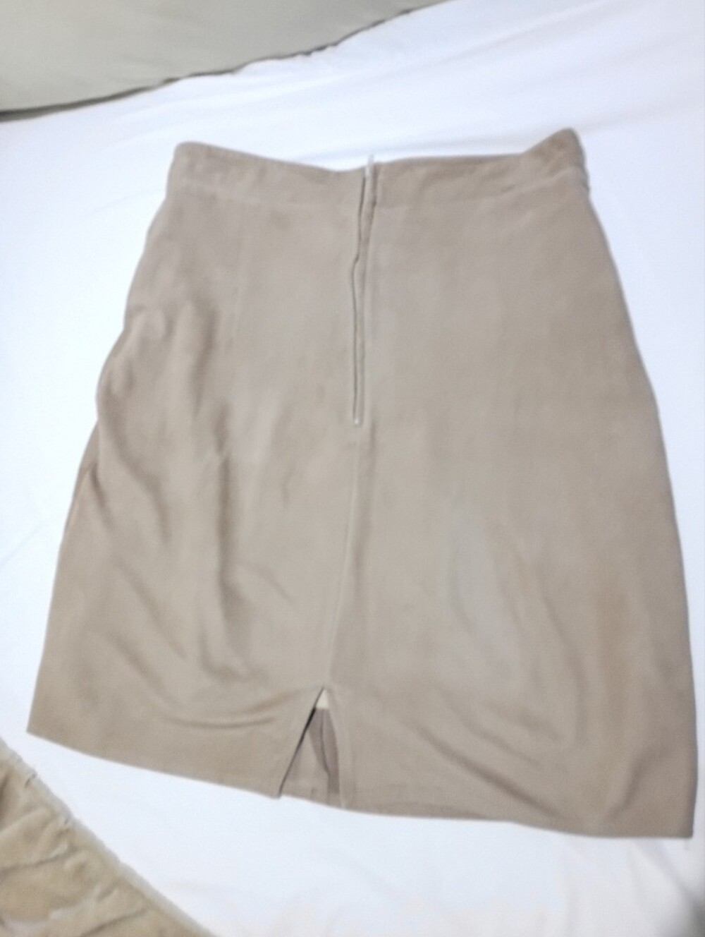 Classic Tan Suede Pencil Skirt - Women.Made In Italy - Picture 3 of 8